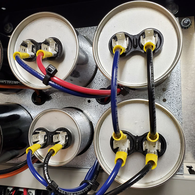 Capacitors in a static phase converter